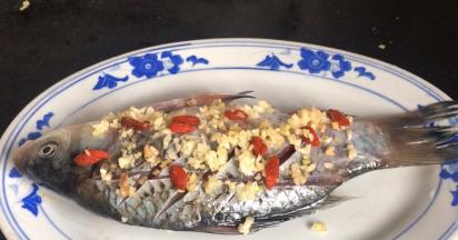 再均匀的撒上枸杞