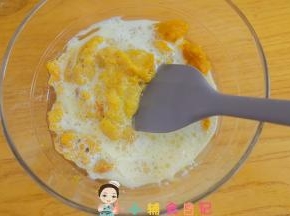 加入牛奶60g混合均匀