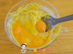 加入6个蛋黄