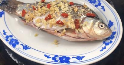 放入开水锅中，大火蒸7分钟