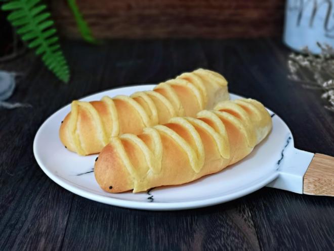 酥皮毛毛虫面包