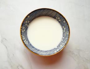 加水调成水淀粉。