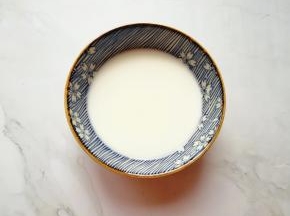 加水调成水淀粉。