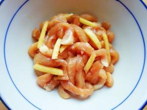 搅拌均匀，腌制15分钟左右。