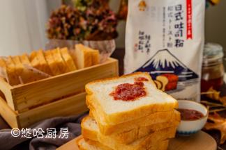 到时取出模具，倒扣吐司至网架上放至手温时，装保鲜袋保存，放置一夜后再切片即可。