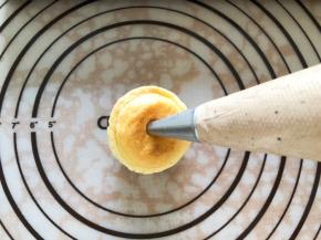 将奶油挤入即可