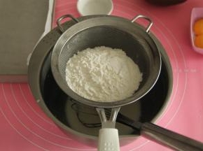 过筛入低粉。