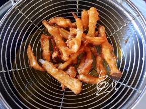 油烧热，再复炸一遍捞出