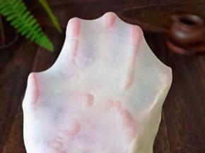 揉出不容易破的手套膜即可，这一步很关键，吐司口感，拉丝状况都在这一步，一定要揉出手套膜再进行下一步。