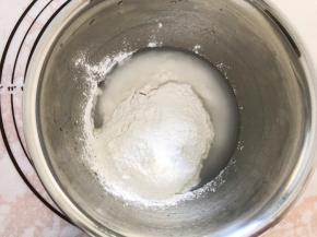 糯米粉和温水混合