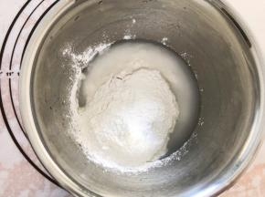 糯米粉和温水混合