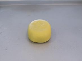 整形好的仙豆糕形状。