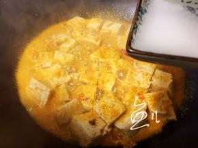 放入淀粉勾芡