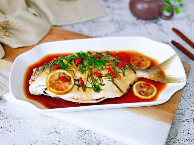 原味鲜蒸金鲳鱼