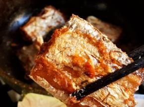 煎至两面金黄，捞出控油。