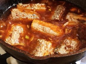 放入带鱼，让糖醋汁全部裹匀，出锅