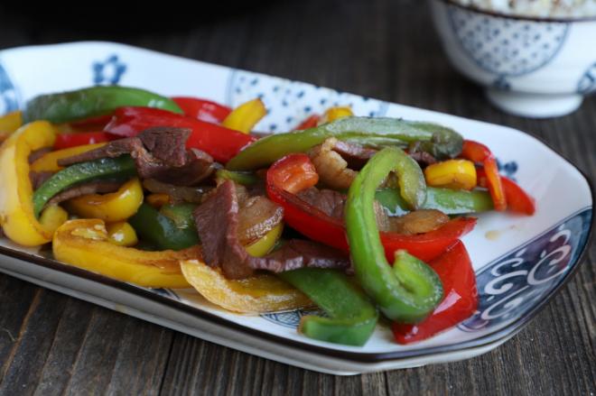 爆炒彩椒火腿肉