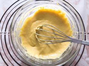 搅拌至顺滑无颗粒状态