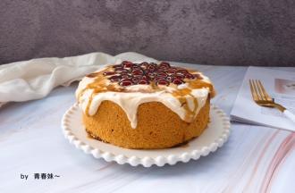 表面倒上黑糖珍珠和糖浆即可