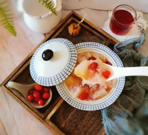 银耳雪梨软糯  汤汁粘稠