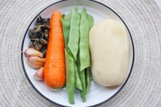 准备好所有食材。