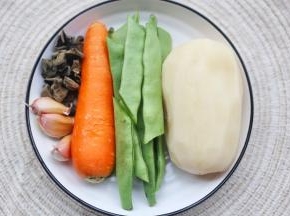 准备好所有食材。