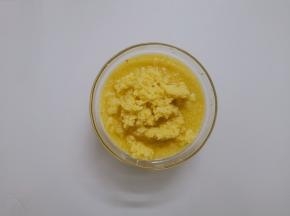 打成姜蓉但有一颗颗粒状，个人比较喜欢有颗粒感。如果不喜欢有颗粒感，可以用破壁机搅拌成泥也可以