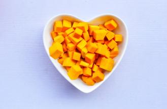 南瓜切小粒。