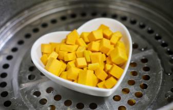 上锅大火蒸熟。