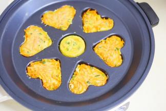 均匀倒入面糊。