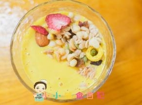 如果三岁以上可以撒一些这样的水果脆片 就更好吃拉