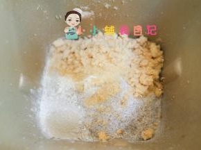 酵母3克。高筋面粉200克。黑麦粉50克。糖8克 盐3克 水170克 黄油5克 肉松20g
放入面包机揉成团mix揉面功能揉20分钟，夏天要用冰水或者冰牛奶，不然面温高会提前发酵，面粉的吸水性不一样，所以我们先预留10克水，看面团的干湿度决定