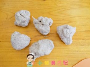 面团分成6份，一份大概78g左右，盖上保鲜膜松弛15分钟
