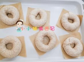 大概发酵25分钟左右就可以，不是发到两倍大哦，而是看起来有一些膨胀。