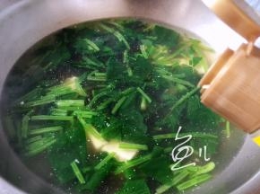 倒入芝麻油