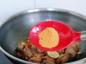 加入蜜汁烤肉料，不喜欢不加也可以。