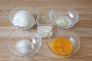 准备好馅料食材：