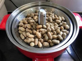 升起蒸篮，晾干花生水