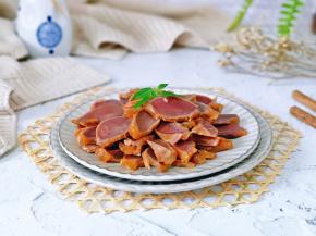 吃的时候还可以蘸上蒜泥酱。