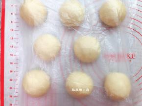 全部包好盖上保鲜膜，再次松弛10分钟