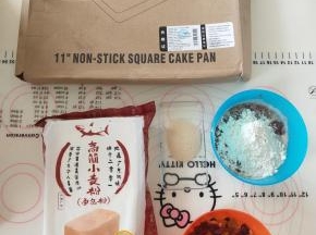 .材料备齐，黄油软化。