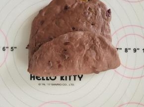 7、上下1/3处向内折叠。