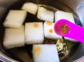 放入五香粉