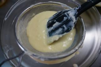 过筛！一定要过筛，起码两遍～不要问我为什么！为了口感细腻