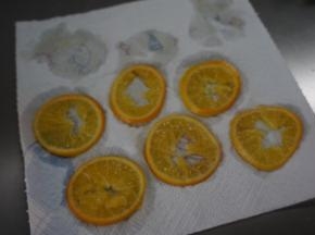 捞出，厨房纸吸干水分！