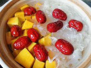 加水没过食材，大火烧开。