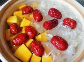 加水没过食材，大火烧开。