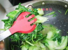 将青菜跟豆腐捞出
