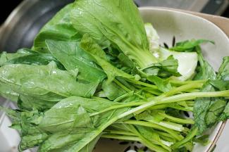 将青菜清洗干净