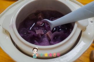 炖好咯，如果大人可以趁热加入一些冰糖食用，冰镇后更好吃哦